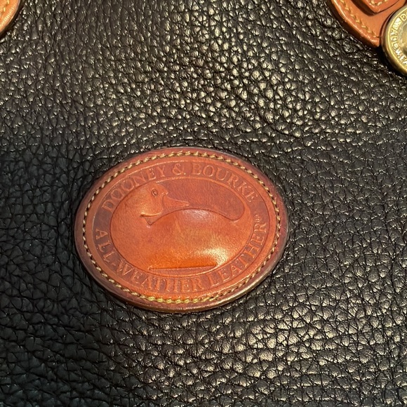 Dooney & Bourke bag with wrist and shoulder strap - Picture 2 of 8